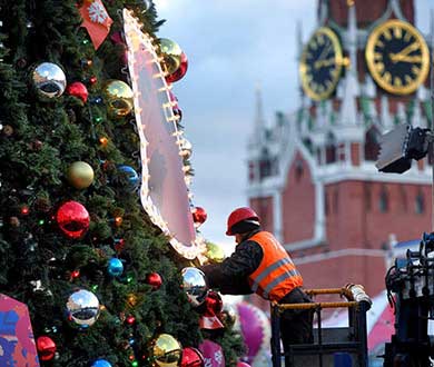 Монтаж больших ёлок в Якутске